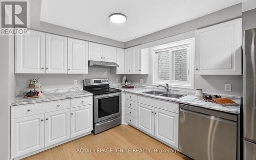 30 Bridlewreath Street, Kitchener, ON - Indoor Photo Showing Kitchen With Double Sink