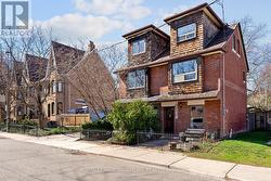100 SUSSEX AVENUE  Toronto, ON M5S 1K3