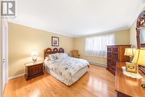 Bedroom #2 - 756 Champlain Road, Tiny, ON - Indoor Photo Showing Bedroom