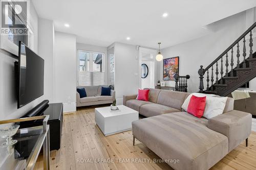 142 Florence Street, Ottawa, ON - Indoor Photo Showing Living Room