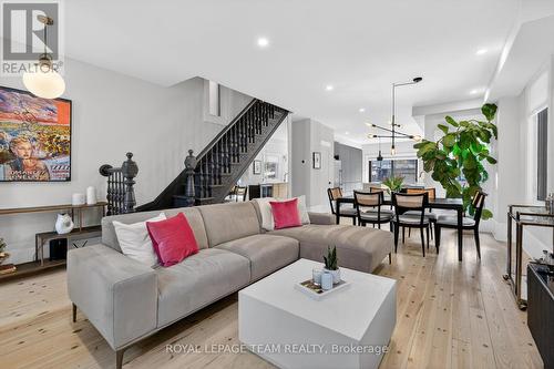 142 Florence Street, Ottawa, ON - Indoor Photo Showing Living Room
