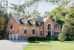 8 GREENVALLEY CIRCLE  Whitchurch-Stouffville, ON L4A 2L4