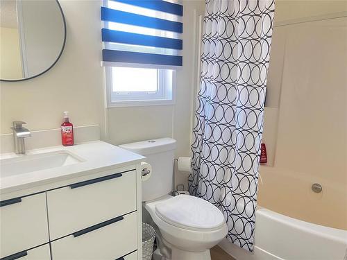 37 Bluebird Crescent, Brandon, MB - Indoor Photo Showing Bathroom