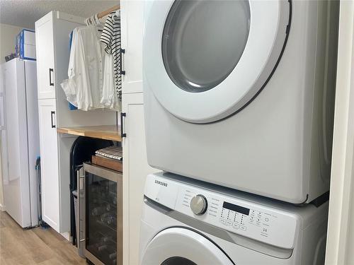 37 Bluebird Crescent, Brandon, MB - Indoor Photo Showing Laundry Room