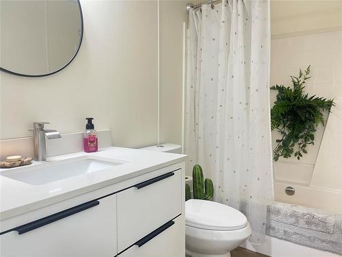 37 Bluebird Crescent, Brandon, MB - Indoor Photo Showing Bathroom