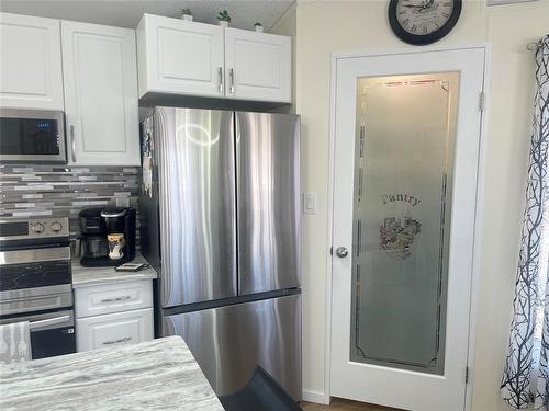 37 Bluebird Crescent, Brandon, MB - Indoor Photo Showing Kitchen