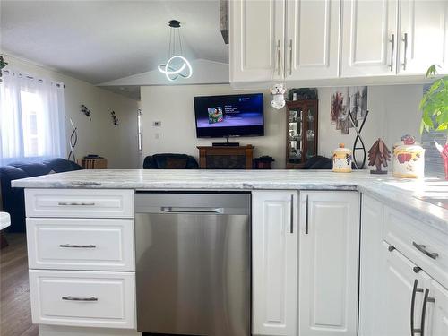 37 Bluebird Crescent, Brandon, MB - Indoor Photo Showing Kitchen