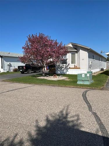 37 Bluebird Crescent, Brandon, MB - Outdoor