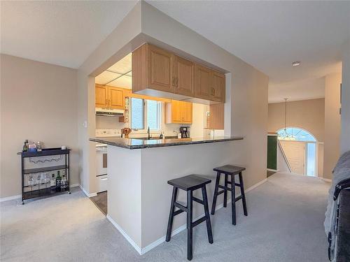 32 Willow Place, Brandon, MB - Indoor Photo Showing Kitchen