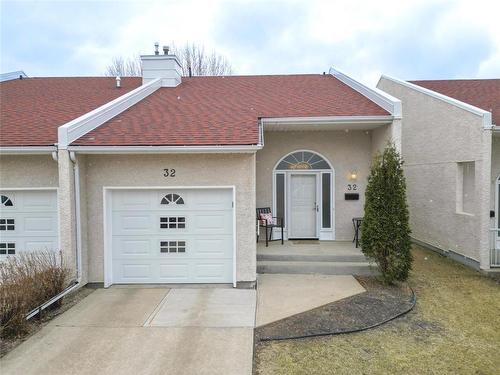 32 Willow Place, Brandon, MB - Outdoor With Exterior