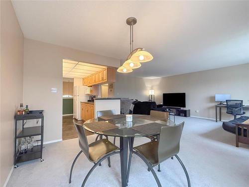 32 Willow Place, Brandon, MB - Indoor Photo Showing Dining Room