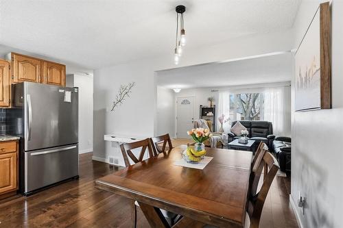 37 Hobbs Crescent, Winnipeg, MB - Indoor Photo Showing Dining Room