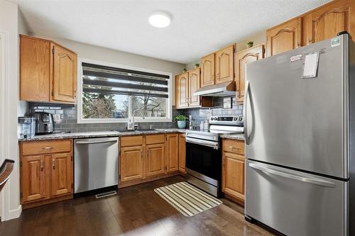 37 Hobbs Crescent, Winnipeg, MB - Indoor Photo Showing Kitchen With Stainless Steel Kitchen