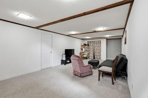 37 Hobbs Crescent, Winnipeg, MB - Indoor Photo Showing Other Room