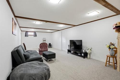 37 Hobbs Crescent, Winnipeg, MB - Indoor