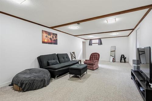 37 Hobbs Crescent, Winnipeg, MB - Indoor