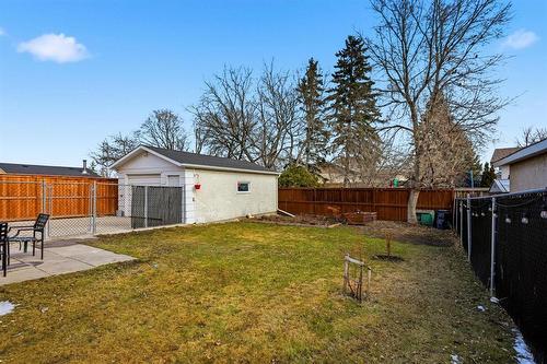 37 Hobbs Crescent, Winnipeg, MB - Outdoor