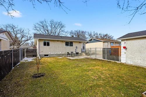 37 Hobbs Crescent, Winnipeg, MB - Outdoor With Exterior