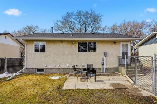 37 Hobbs Crescent, Winnipeg, MB - Outdoor