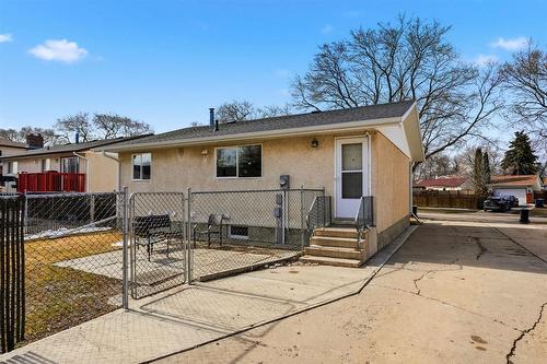 37 Hobbs Crescent, Winnipeg, MB - Outdoor