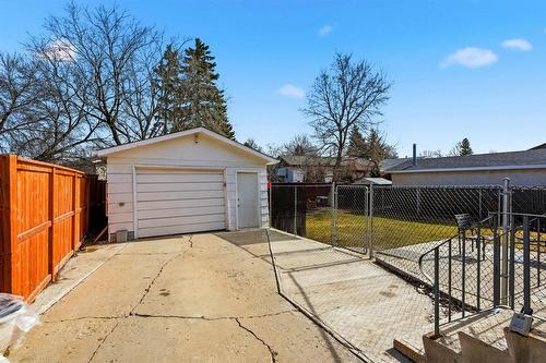 37 Hobbs Crescent, Winnipeg, MB - Outdoor
