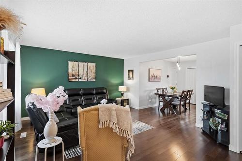 37 Hobbs Crescent, Winnipeg, MB - Indoor