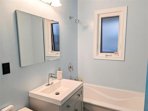 8 Agate Bay, Winnipeg, MB 