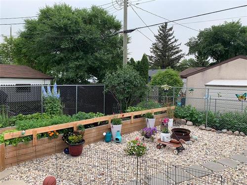 8 Agate Bay, Winnipeg, MB 