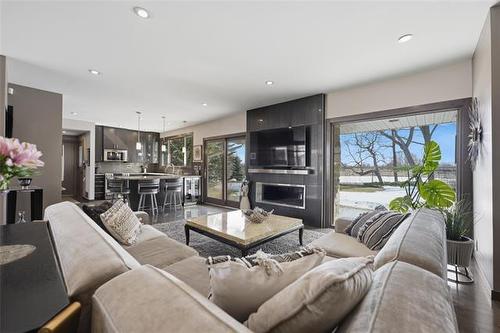 131 Pinehurst Cr, Winnipeg, MB 