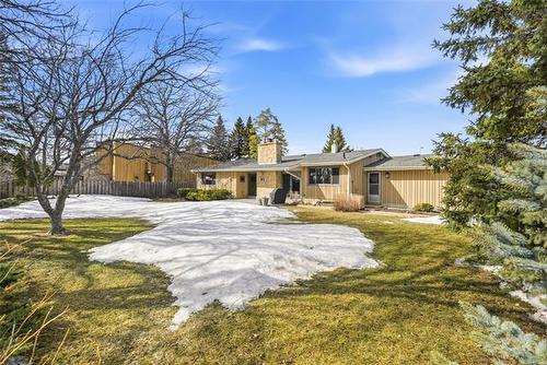 131 Pinehurst Cr, Winnipeg, MB 