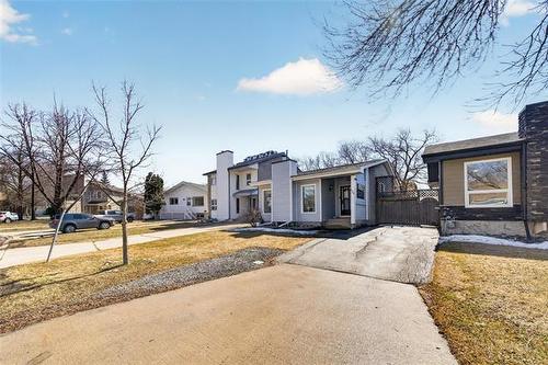 159 Ashford DR  Winnipeg, MB R2N 1K7