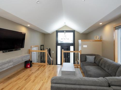 333 Ruby Crescent, Thunder Bay, ON 