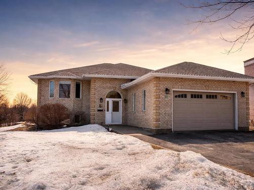 211 Linden Court  Thunder Bay, ON P7B 6R6