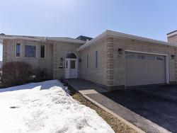 211 Linden Court  Thunder Bay, ON P7B 6R6