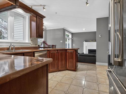 144 Pinewood Crescent, Dartmouth, NS - Indoor Photo Showing Kitchen With Double Sink