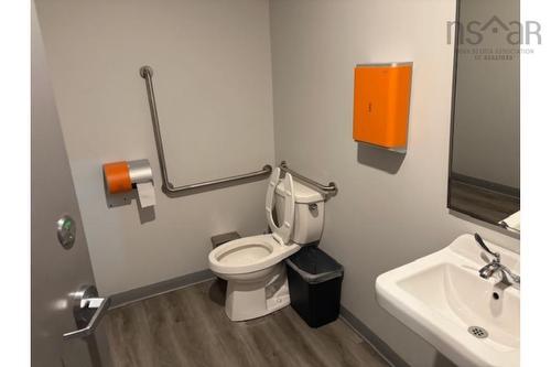 6411 6413 6415 Quinpool Road, Halifax, NS - Indoor Photo Showing Bathroom