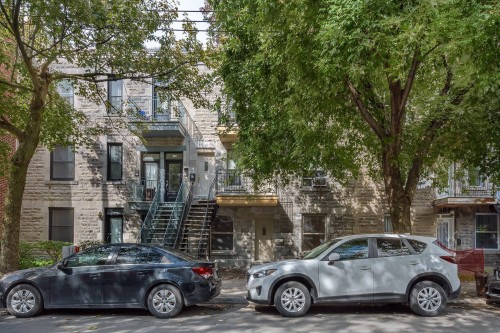 Front of Structure - 1667 Rue Marie-Anne E., Montréal (Le Plateau-Mont-Royal), QC -  Photo Showing Garage