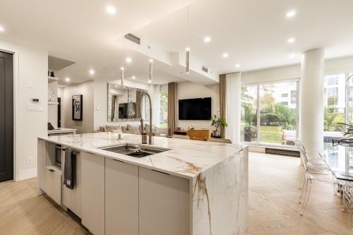 Kitchen - 101-210 Ch. Du Golf, Montréal (Verdun/Île-Des-Soeurs), QC - Indoor Photo Showing Kitchen With Double Sink With Upgraded Kitchen