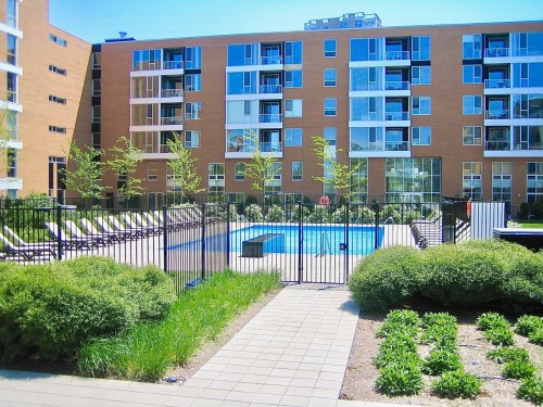 Pool - 101-210 Ch. Du Golf, Montréal (Verdun/Île-Des-Soeurs), QC - Outdoor With Facade