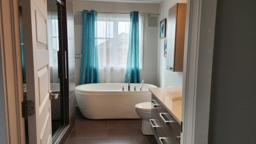 Bathroom - 7555 Boul. Cousineau, Longueuil (Saint-Hubert), QC - Indoor Photo Showing Bathroom