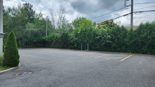 Parking - 7555 Boul. Cousineau, Longueuil (Saint-Hubert), QC - Outdoor