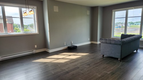 Overall view - 7555 Boul. Cousineau, Longueuil (Saint-Hubert), QC - Indoor Photo Showing Living Room