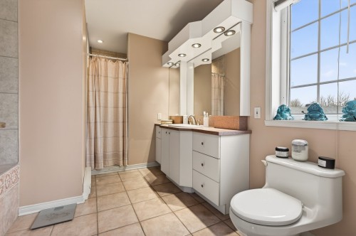 Master Bathroom - 416 Rue De La Brise, Saint-Lin/Laurentides, QC - Indoor Photo Showing Bathroom