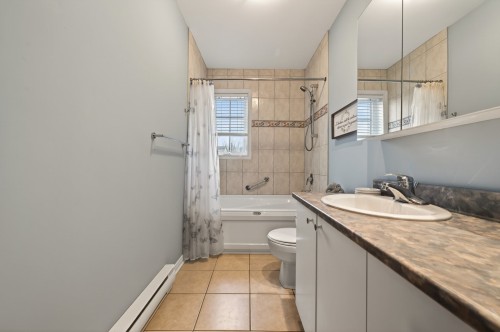 Bathroom - 416 Rue De La Brise, Saint-Lin/Laurentides, QC - Indoor Photo Showing Bathroom