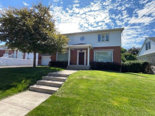 378 Rue Sydney  Lachute, QC J8H 1K6