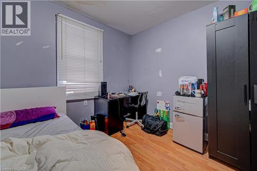18 Norfolk Street N, Hamilton, ON - Indoor Photo Showing Bedroom