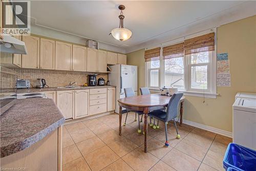 18 Norfolk Street N, Hamilton, ON - Indoor Photo Showing Kitchen