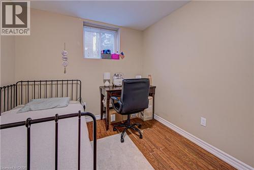 18 Norfolk Street N, Hamilton, ON - Indoor Photo Showing Bedroom