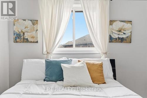 48 Nashville Circle, Hamilton, ON - Indoor Photo Showing Bedroom