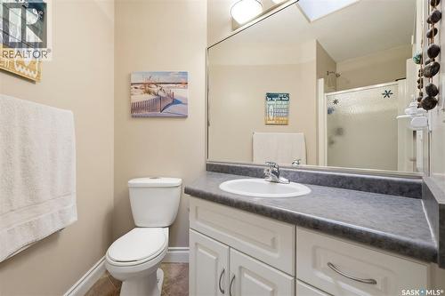 402 Overholt Crescent, Saskatoon, SK - Indoor Photo Showing Bathroom